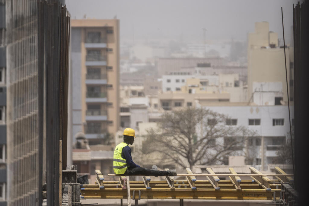 Le secteur de la construction fortement ralenti au Sénégal, où de nombreux projets ont été mis en pause. Ici un chantier à Dakar (Photo d'illustration).