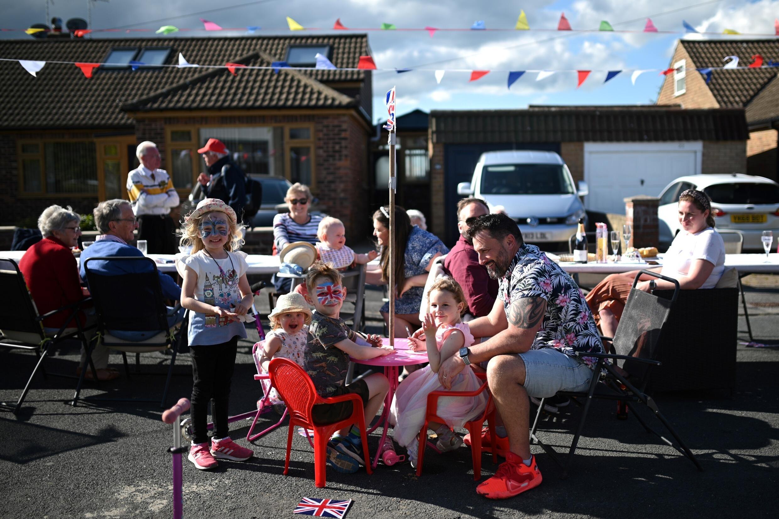 Residents of Ripon, northern England, gather for al fresco dining on June 3, 2022, to celebrate the platinum jubilee of Queen Elizabeth II.