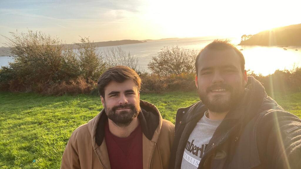 Os irmãos Jonas e Gabriel Beraldo Ramos Guerche, criadores do "dive-talkie".