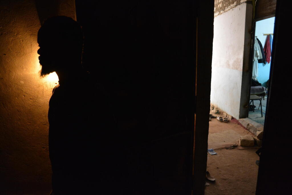 Burkinabé migrant Abderrahman decided not to travel further north than Nasmah in the Libyan Desert. He was able to find work and assurances that he would be paid thanks to the help of a local imam.
