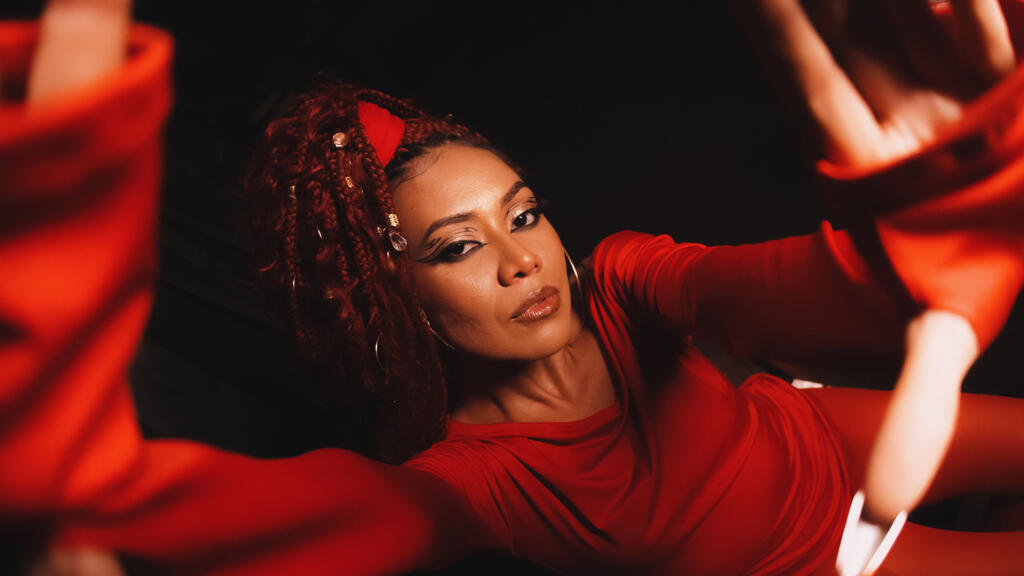 A rapper manauara Anna Suav.