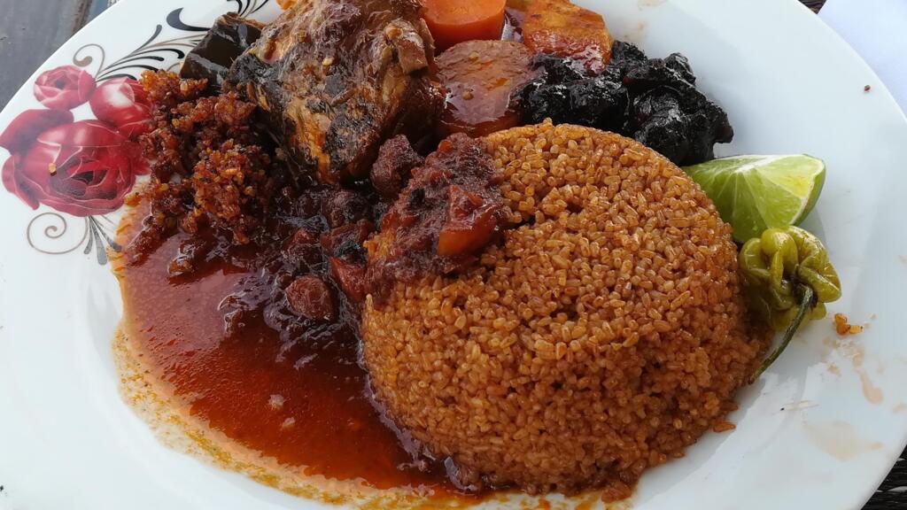 Un tiep bou dien. La gastronomie sénégalaise est très appréciée en Guinée. 