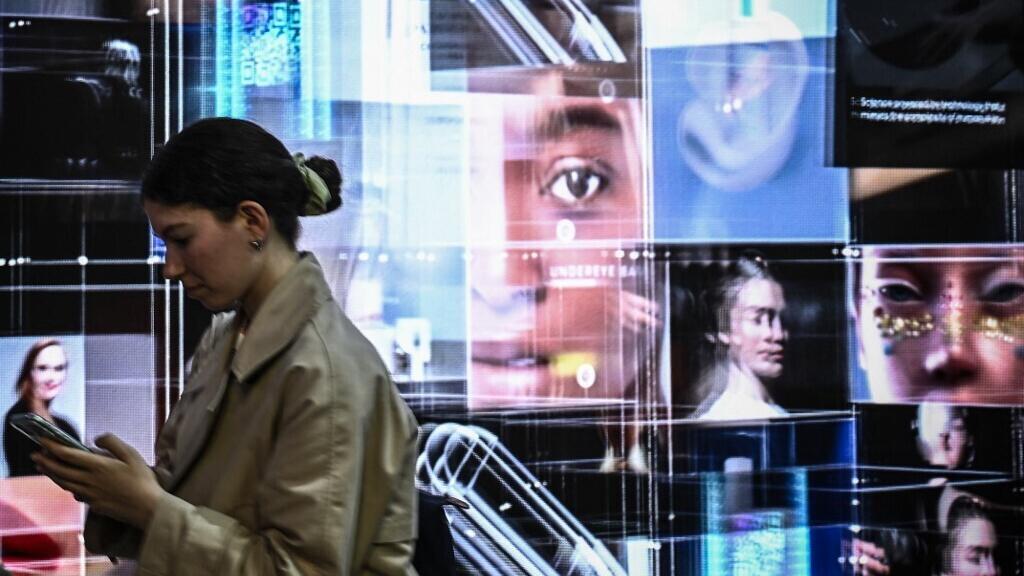 L'addiction aux écrans pourrait coûter jusqu'à 2,3 points de PIB à la France en 2060