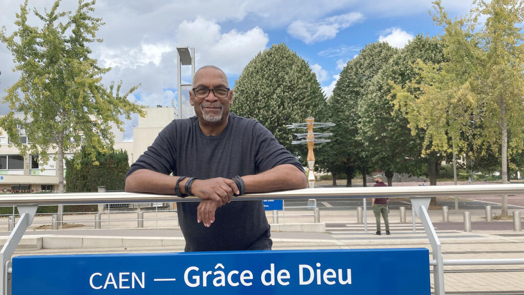 Melvin MacNair dans son quartier où il a œuvré toute sa vie contre les inégalités.
