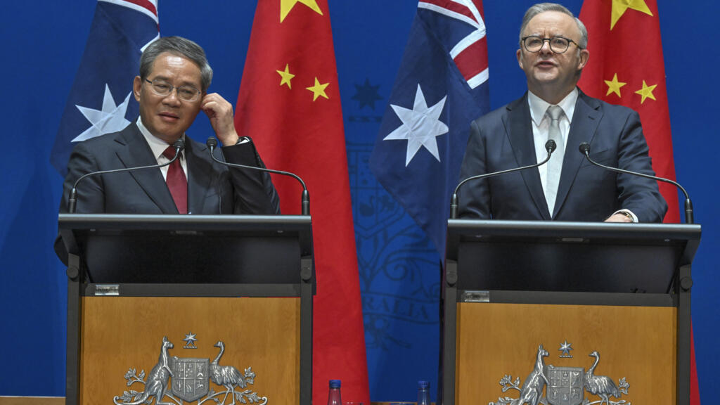 Ảnh tư liệu : Thủ tướng Úc Anthony Albanese (P) và đồng nhiệm Trung Quốc Lý Cường tại Canberra, Úc, ngày 17/06/2024.