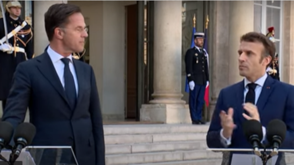 Le président français Emmanuel Macron et le Premier ministre néerlandais Mark Rutte, à l'Élysée, le 9 mars 2022 (Photo d'illustration).