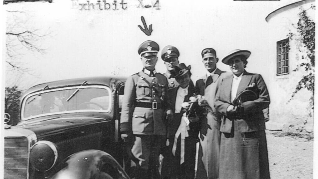 « Les photos sont tirées du rapport d'enquête américain de 1945. Elles ont été prises par les auteurs des crimes à l'époque du centre de mise à mort. »