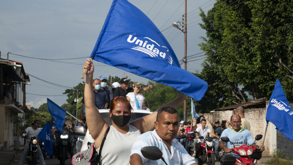 Sympathisants du parti d’opposition de coalition Mesa de la Unidad Democrática (MUD), dans le cadre de la campagne électorale à Ureña, Venezuela, le 14 novembre 2021.