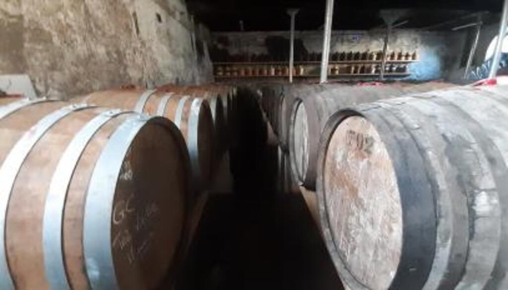 Dans les chais de la société Grosperrin à Saintes, en Charente.