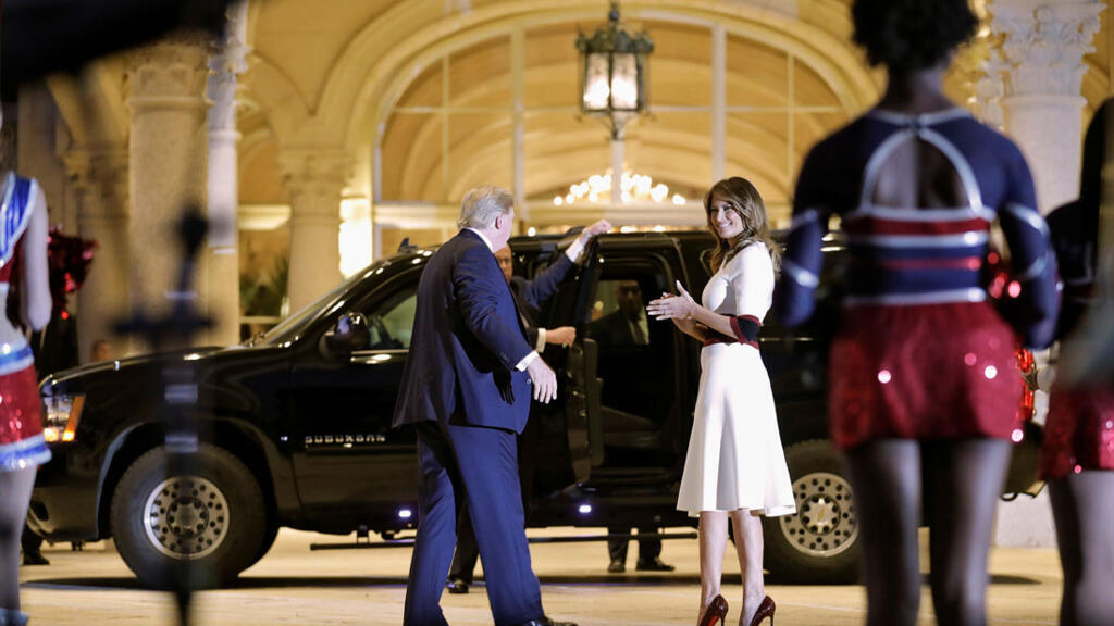 Le président Donald Trump et la 1ère dame Melania Trump en route pour le Super Bowl après une représentation de la fanfare de la Florida Atlantic University au Trump International Golf Club à West Palm Beach, Floride, le 2/2/2020.