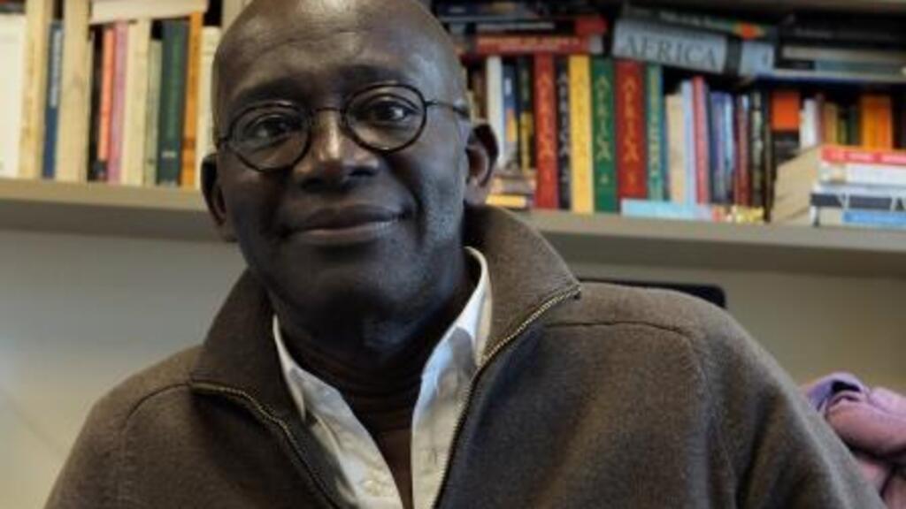 Mamadou Diouf dans son bureau à l'université de Columbia à New York.