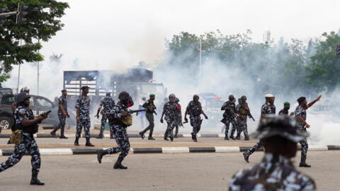 Maandamano yameshuhudiwa kwenye jiji kuu Abuja,jiji la piki kwa ukubwa la Kano, mji mkuu wa kibiashara Lagos na miji mingine ambapo mamia ya waandamanaji wengi vijana waliotikia wito wa kuandamana wakiwa na ujumbe wa kumaliza uongozi mbaya nchini Nigeria.