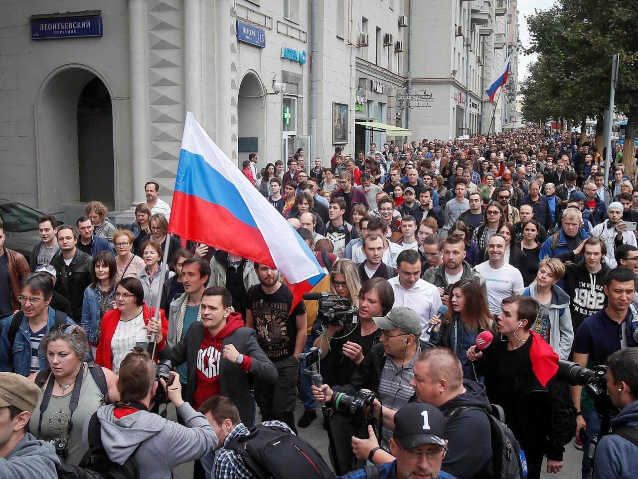 Митинг навального 2021 в москве. Согласованный митинг в москве. Митинги в москве 2019. Протестующие москва. Антивоенные митинги 2022 спб.