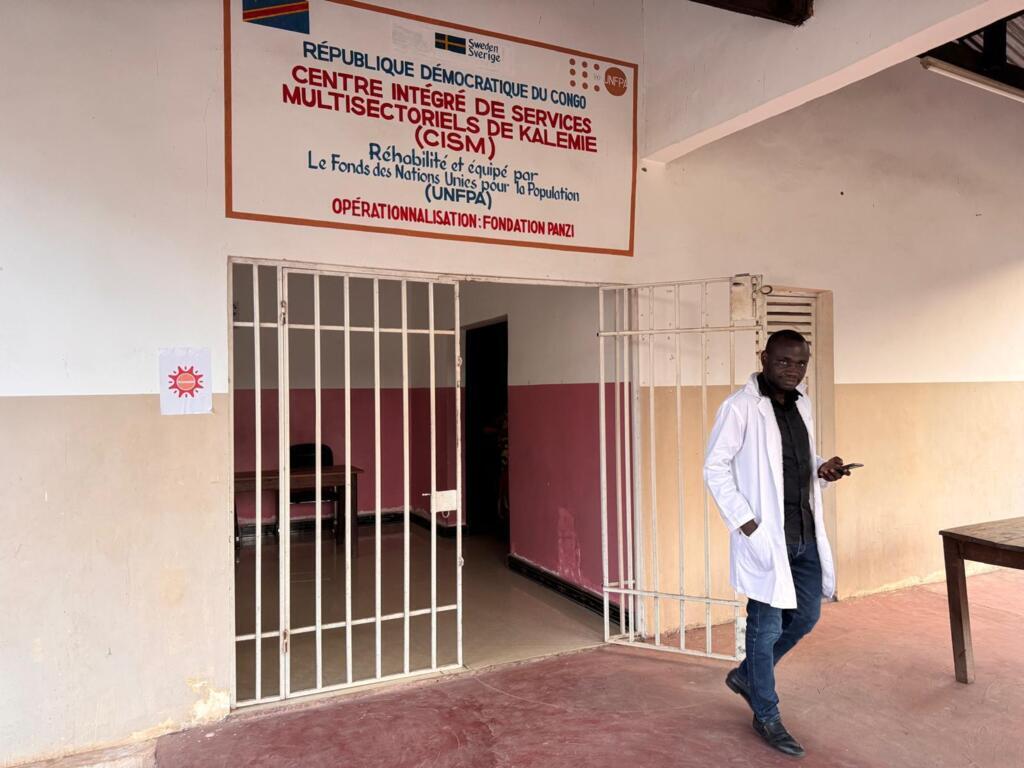 存档图片 / 非洲 - 刚果(金):坦噶尼喀省(Tanganyika)的卡莱米(Kalemie)综合医疗中心。
RFI Image / L’équipe du centre multisectoriel de Kalemie comprend des médecins, mais aussi des psychologues, Tanganyika, en RDC, en octobre 2025.