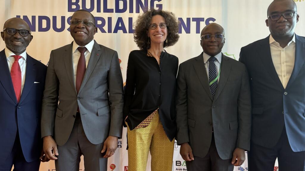 De gauche à droite, Didier Acouetey, président du cabinet AfricSearch, Lamine Koné, DG de l'entreprise MCT, Emmanuelle Bastide, Habib Koné, DG de la banque Atlantique Côte d'Ivoire et Jean-Marc Savi de Tové, fondateur du fonds Adiwale, à Abidjan le 9 octobre 2024.