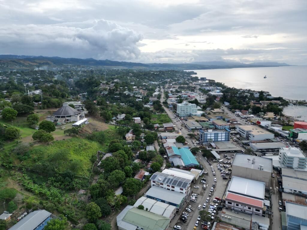 Vue aérienne du centre-ville d'Honiara.