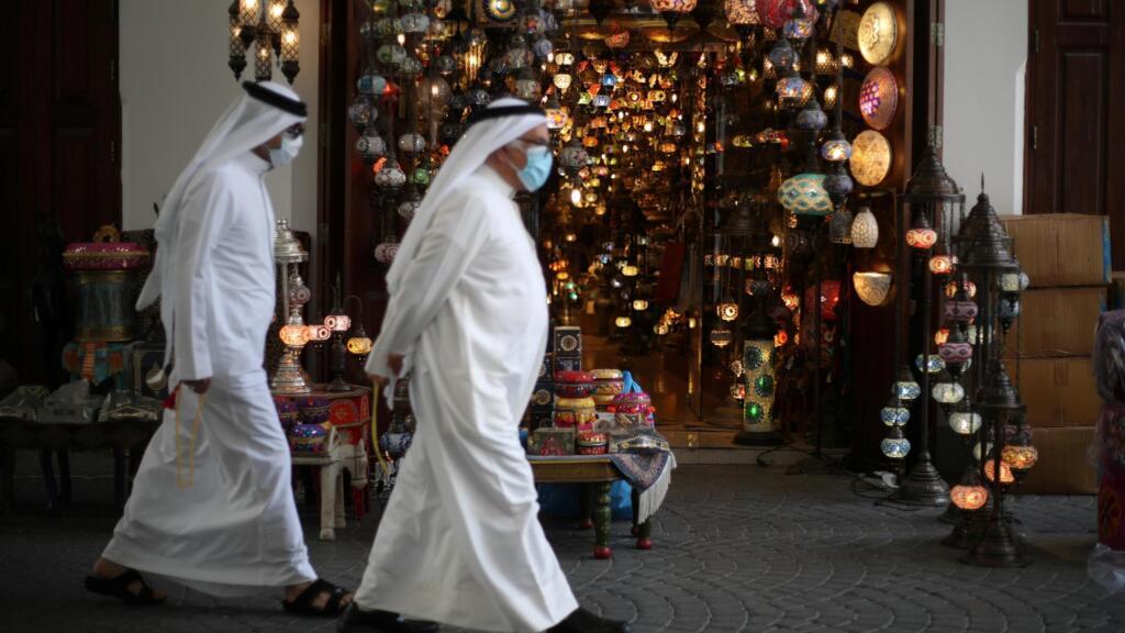Les masques sont de rigueur au Bahreïn pour les personnes qui souhaitent se déplacer pendant le confinement.