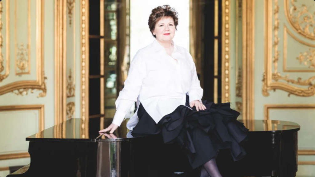 Pianista Dana Ciocârlie aduce un omagiu muzicii tradiţionale românesşti în noul ei disc intitulat “Ciocârlia” (Interviu)