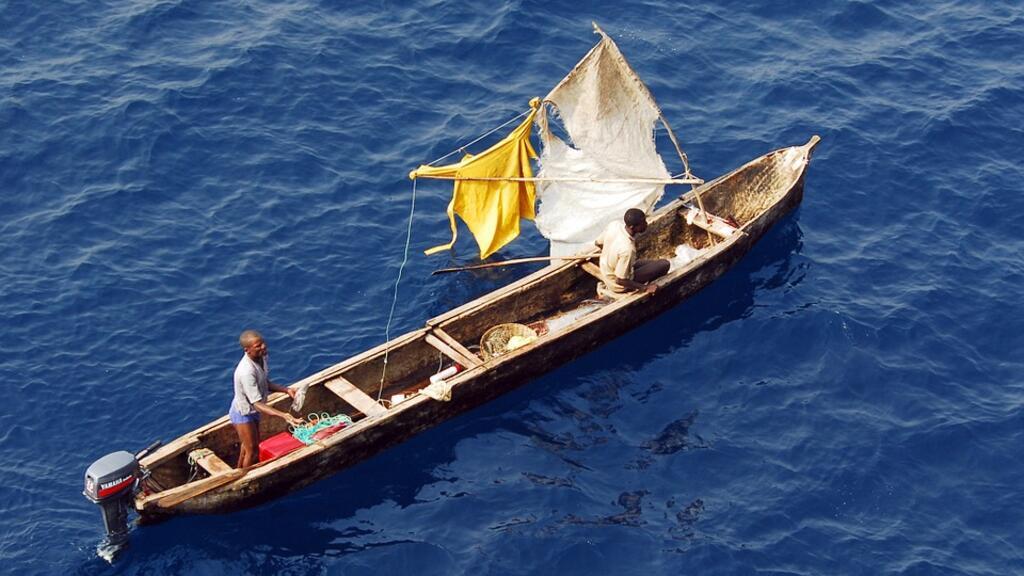 (illustration) Esquif de pêche artisanale dans le golfe de Guinée. Outre la piraterie, la pêche illicite et le pillage des ressources halieutiques sont aussi des fléaux dans le golfe de Guinée.