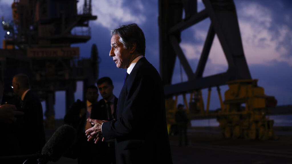 Le secrétaire d'État américain Antony Blinken s'adresse à la presse dans le port d'Ashdod, à Ashdod, en Israël, le 1er mai 2024.