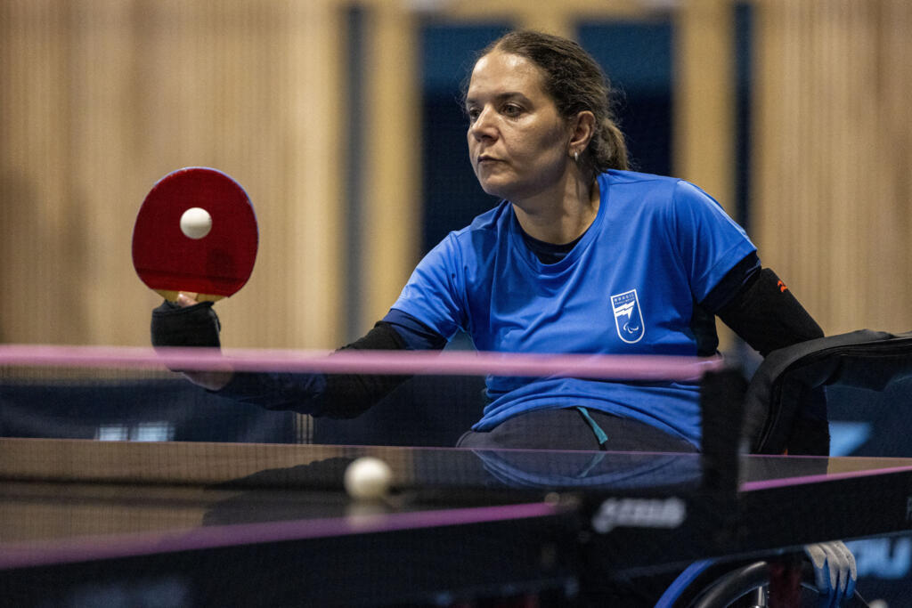 Carla Maia até já participou de três edições das Paralimpíadas, mas cobrindo como jornalista, profissão que exercia anteriormente. Em Paris 2024, ela faz sua estreia como atleta do tênis de mesa para cadeirantes.