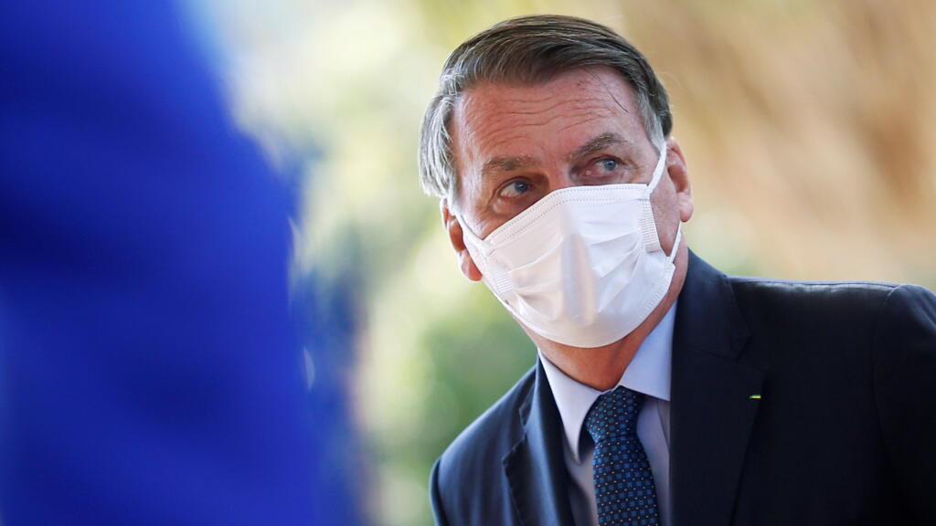 O presidente Jair Bolsonaro voltou a dizer neste fim de semana, em tom de ameaça, que um pleito apenas com eleição eletrônica pode significar confusão.