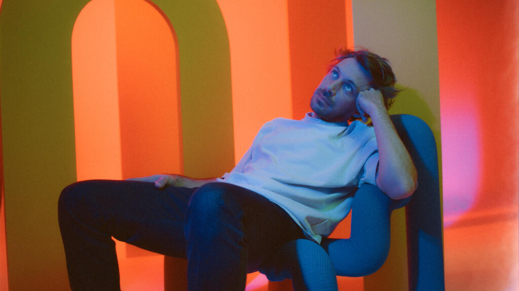O músico, produtor e compositor francês Yuksek lançou em maio seu quinto álbum, Dance'O'Drome.