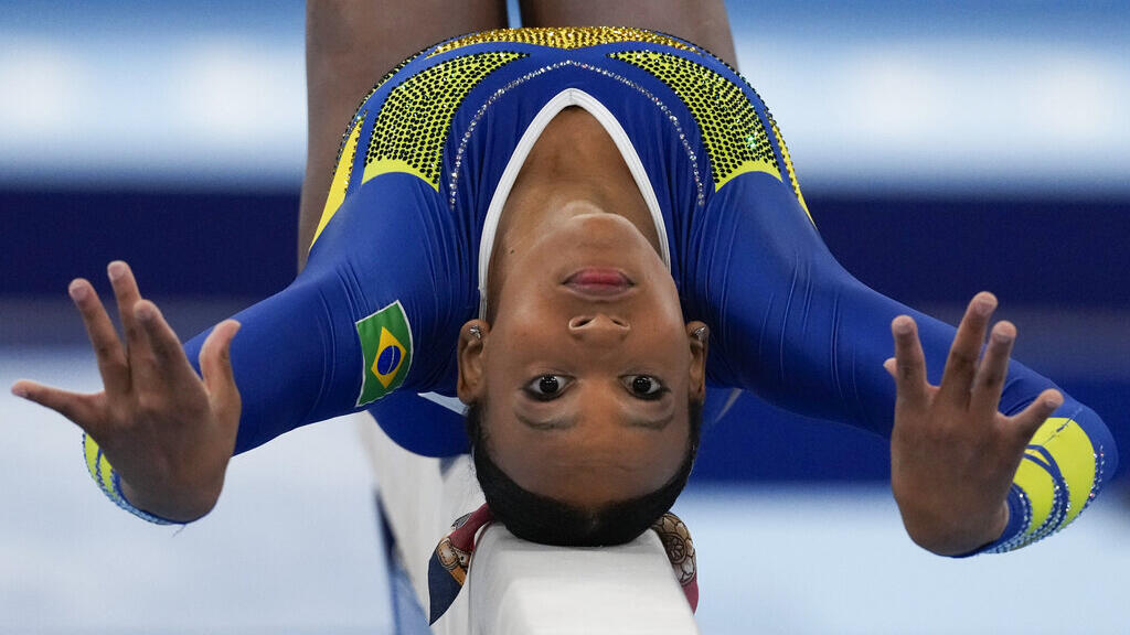 Primeira ginasta brasileira a ser campeã olímpica, em 2020, este ano Rebeca Andrade fez história novamente ao conquistar o ouro no individual geral da Ginástica Artística, no Mundial de Liverpool, na Inglaterra. No foto, Rebeca durante os Jogos de Tóquio.