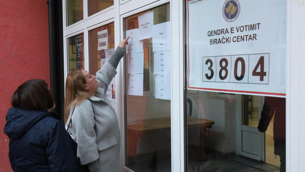 Le Kosovo vote à des élections législatives anticipées pour sortir de l'impasse politique