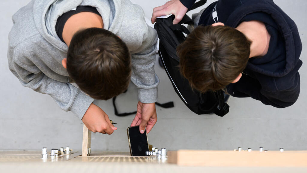 France: les députés votent l'interdiction des réseaux sociaux aux moins de 15 ans