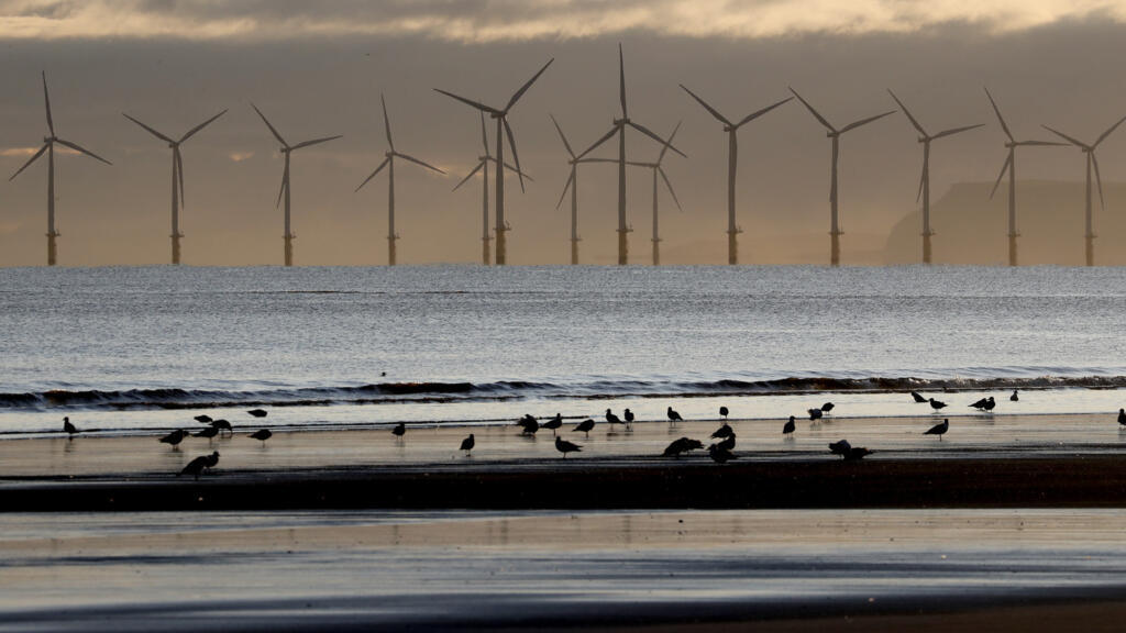 Reino Unido investiu pesado em parques eólicos offshore, como este em Hartlepool, Inglaterra.