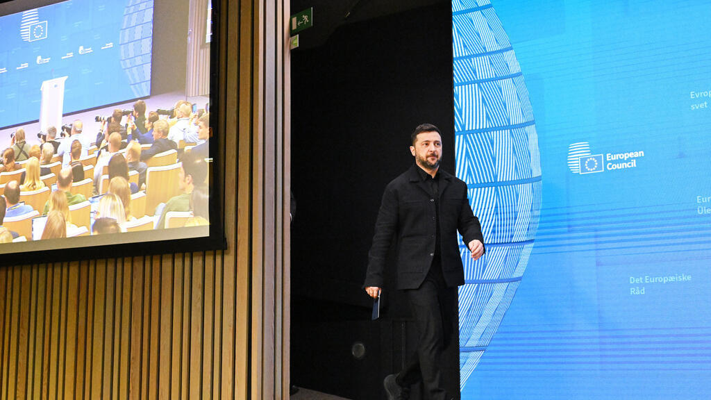 Ukraine's President Volodymyr Zelenskyy arrives for a media conference during an EU Summit at the European Council building in Brussels, Thursday, Oct. 23, 2025. (AP Photo/Harry Nakos)
