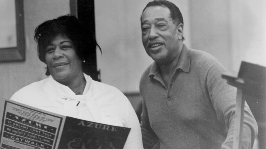 La chanteuse Ella Fitzgerald et le compositeur Duke Ellington, en 1957.