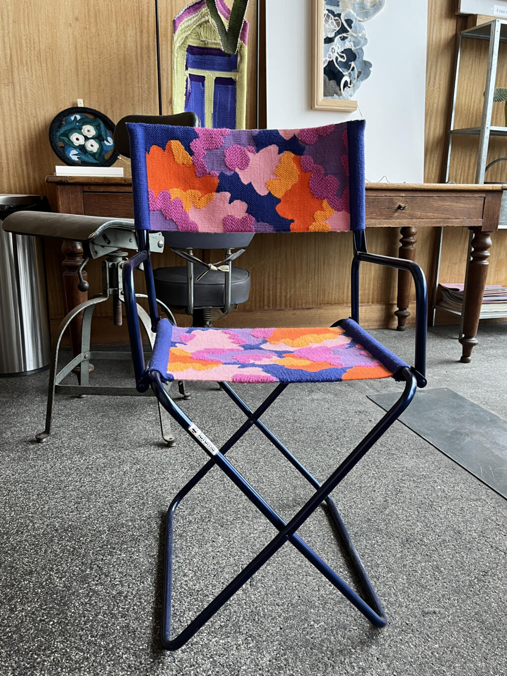 Chaise et tapisserie, création de Paul Laroche