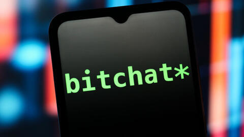 Pas de suivi, de serveurs, de comptes ou de collecte de données, Bitchat est un nouvel ovni de la communication par smartphone