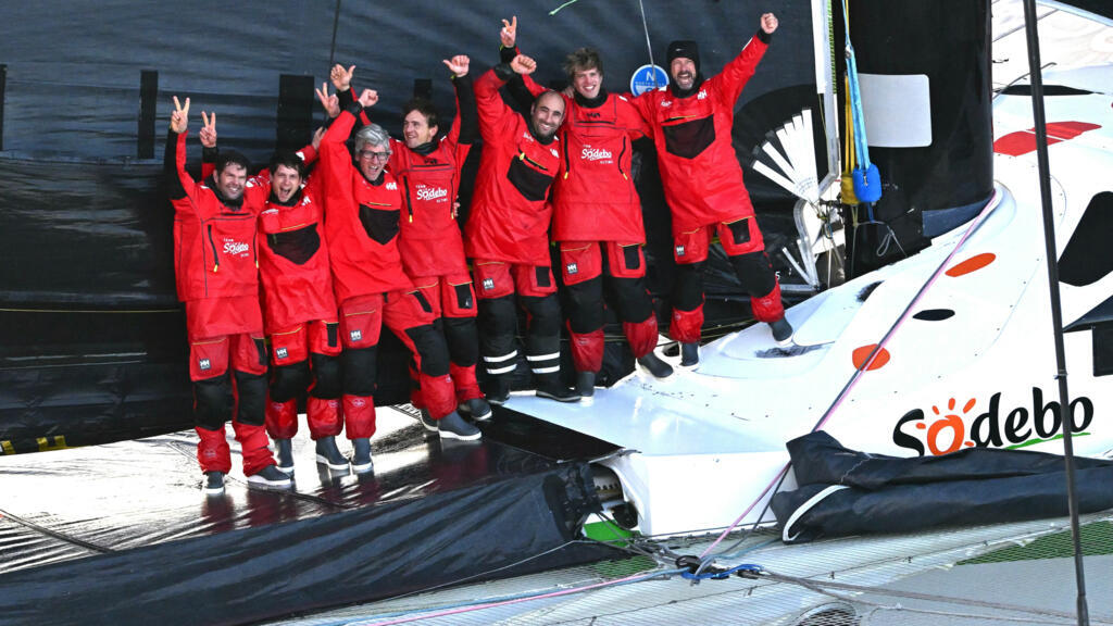 Tour du monde à la voile: Thomas Coville explose le record et décroche le trophée Jules Verne