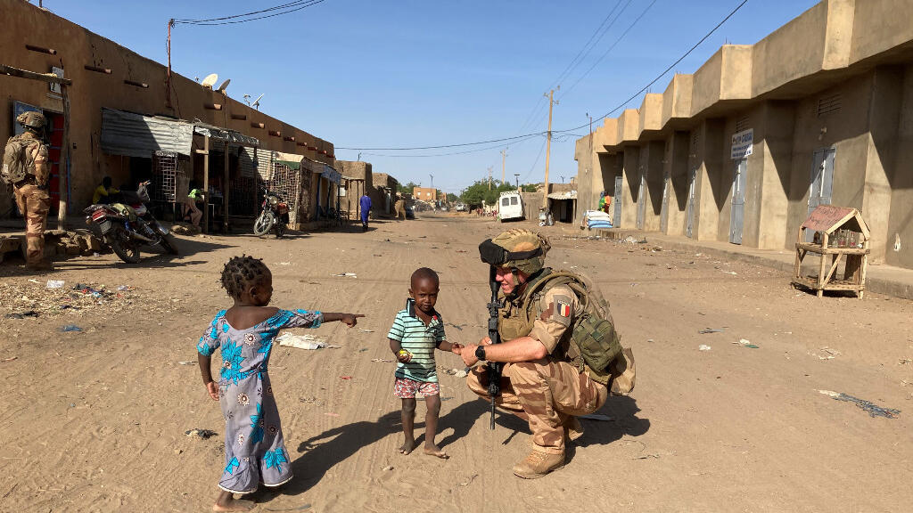 Gao, la plus importante base de l’opération Barkhane au Sahel, les militaires français patrouillent régulièrement pour rassurer la population.
