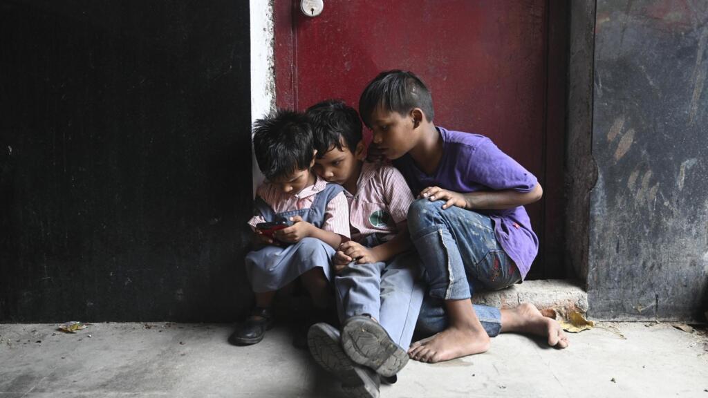 Des enfants dans un marché de New Delhi.