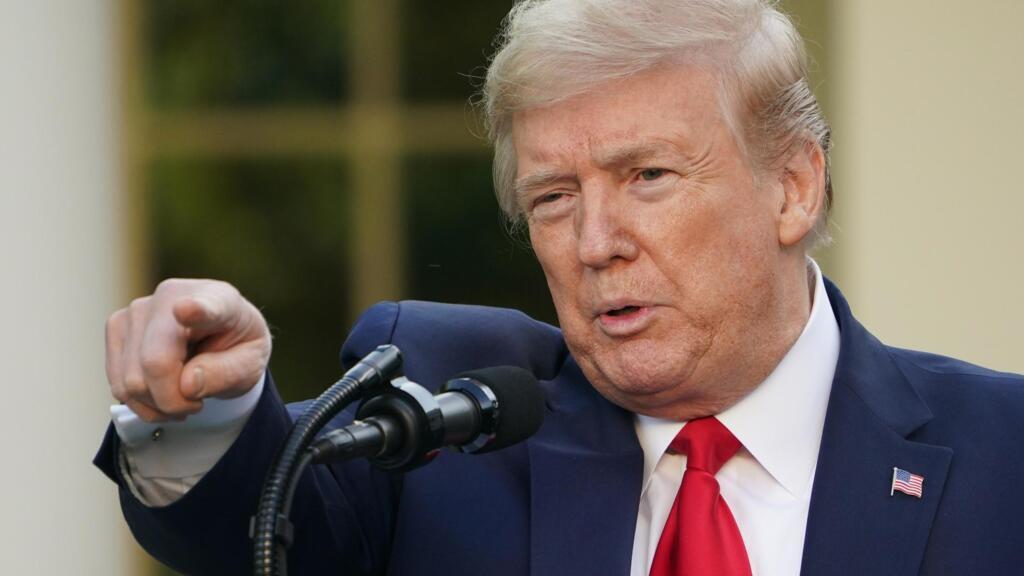 Le président américain Donald Trump répond aux questions des journalistes lors d'un point-presse sur le coronavirus, le 27 avril 2020 à la Maison Blanche.
