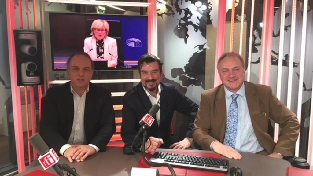 RFI's David Coffey (C) with Yves Bertoncini (Mouvement Européen) and Jeremy Stubbs (Conservatives in Paris)