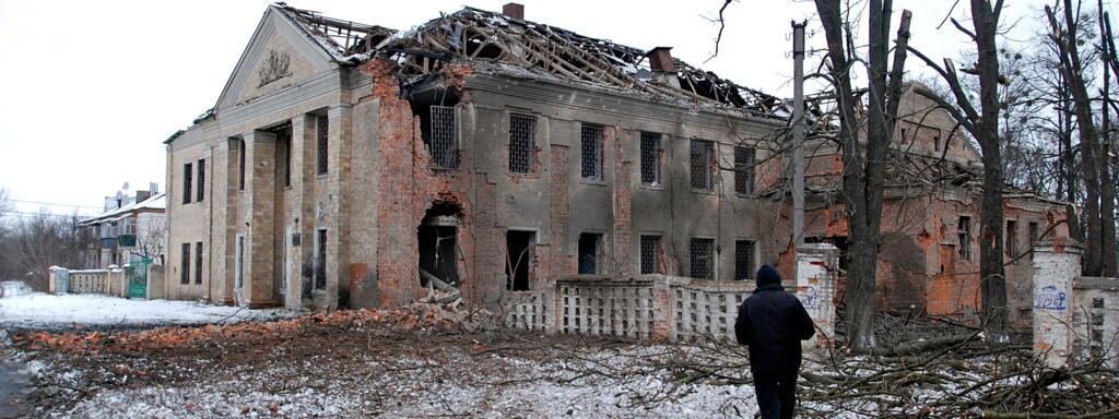 D'intenses bombardements aériens ont frappé dans la nuit de dimanche à lundi Kharkiv, dans le nord-est de l'Ukraine.