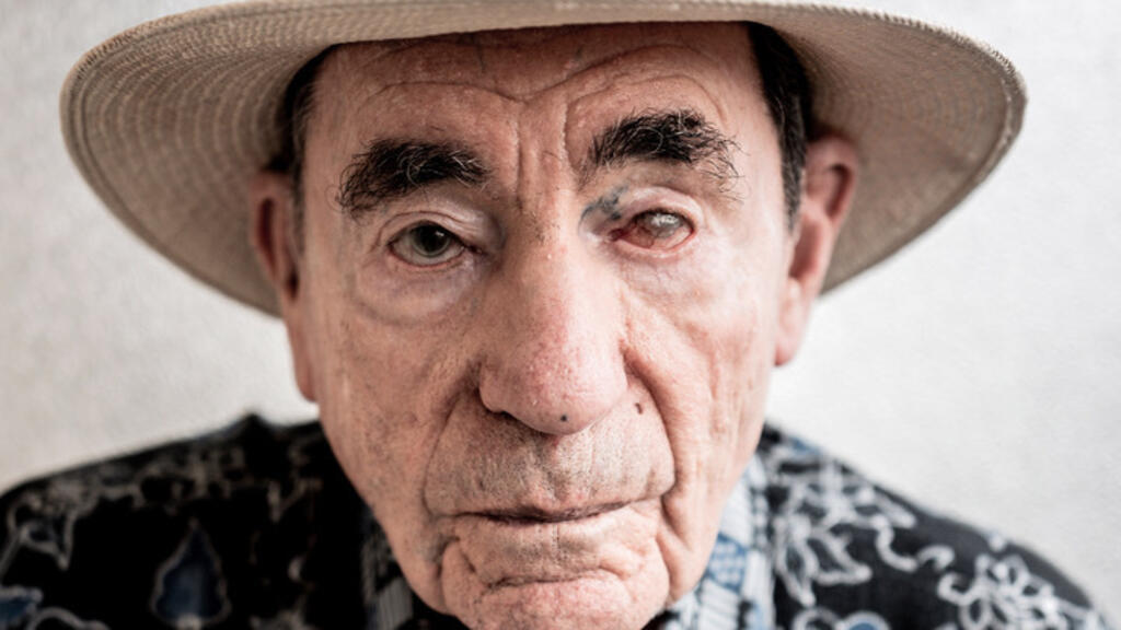 Le militant anti-apartheid Albie Sachs publie en français son journal de prison qui a défié la censure