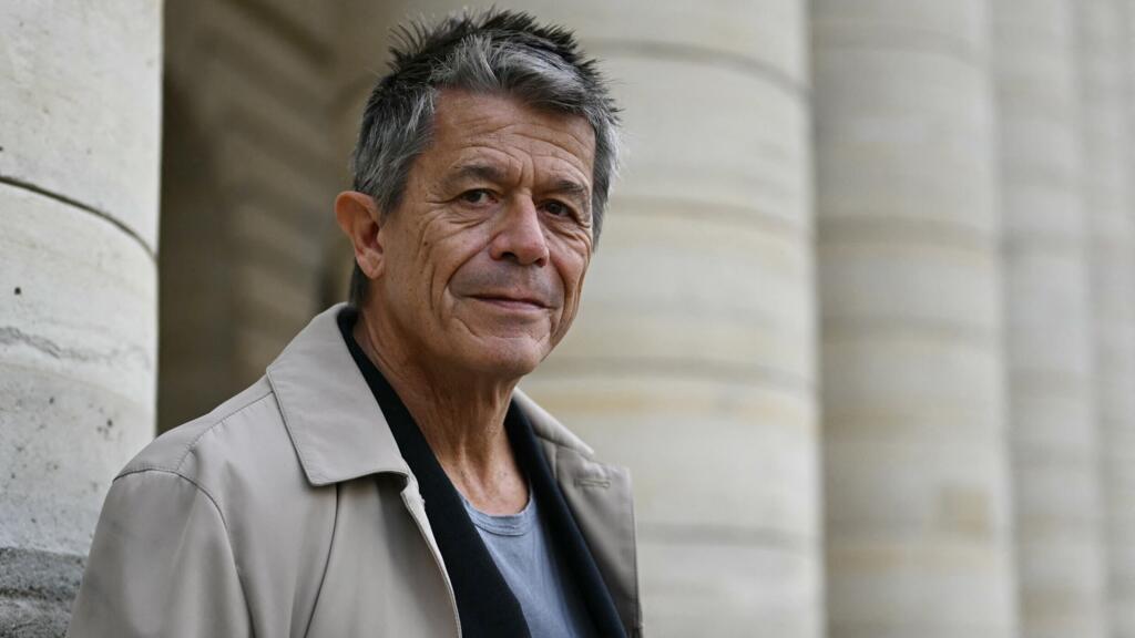 L'écrivain-documentaire Emmanuel Carrère remporte le prix Médicis 2025 avec «Kolkhoze»