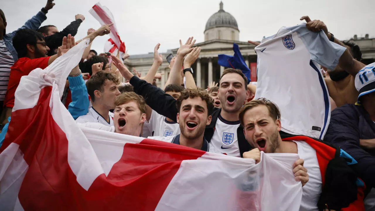 England fans urged not to fly to Rome for Euro 2020 quarter-final - RFI