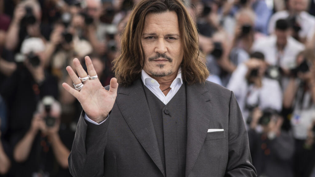 O ator americano Johnny Depp, estrela do filme "Jeanne du Barry", da cineasta francês Maïwenn, durante sessão de fotos do Festival de Cannes, em 17 de maio de 2023.