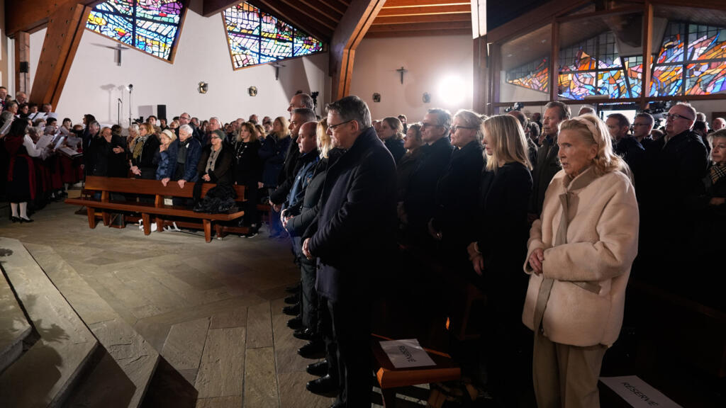 Incendie de Crans-Montana: plusieurs centaines de personnes assistent à une messe en mémoire des victimes