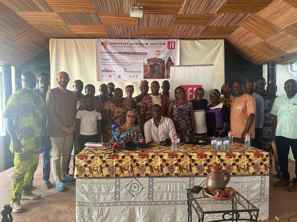 Un grand merci à l'institut Afrique décide pour son accueil chaleureux à Ouidah.