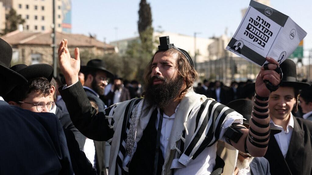 Israël: des milliers d'ultra-orthodoxes rassemblés à Jérusalem contre le service militaire obligatoire