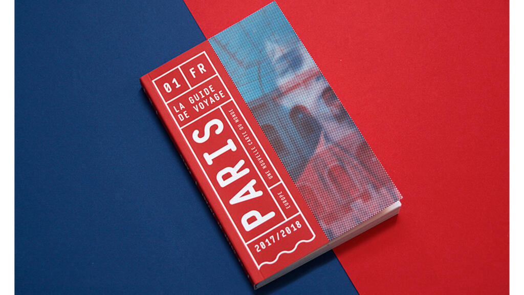 Couverture de «La guide de voyage» qui replace les femmes au centre de la découverte de Paris.