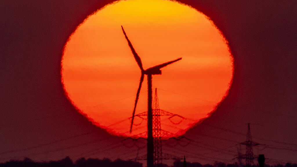Turbină eoliană la Frankfurt, Germania, 9 mai 2022
